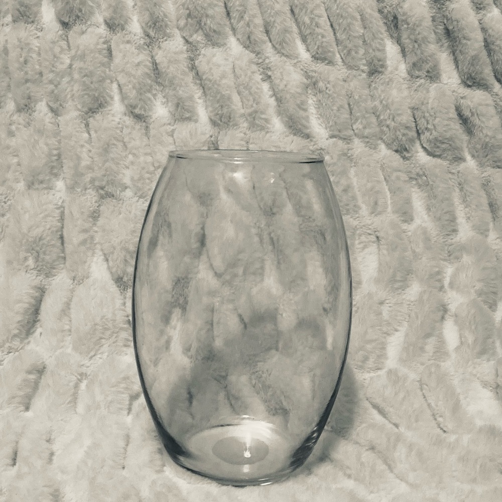 Eight inch clear oval vase - Picture 2 of 2